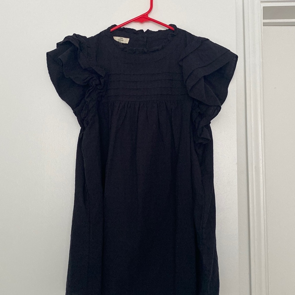 Cap sleeve ruffle black top